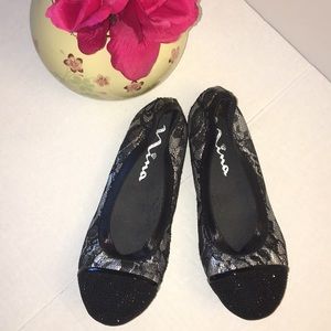 Nina Girl’s Black and Silver Flats Size 3
